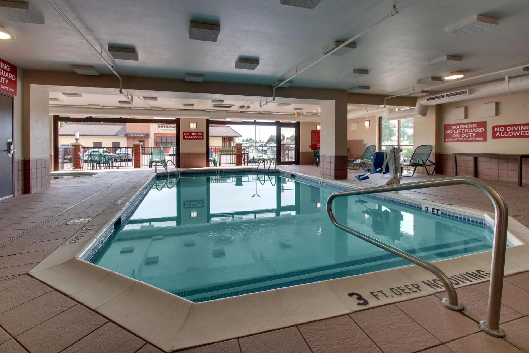 Drury Inn & Suites Боулинг Грийн Екстериор снимка