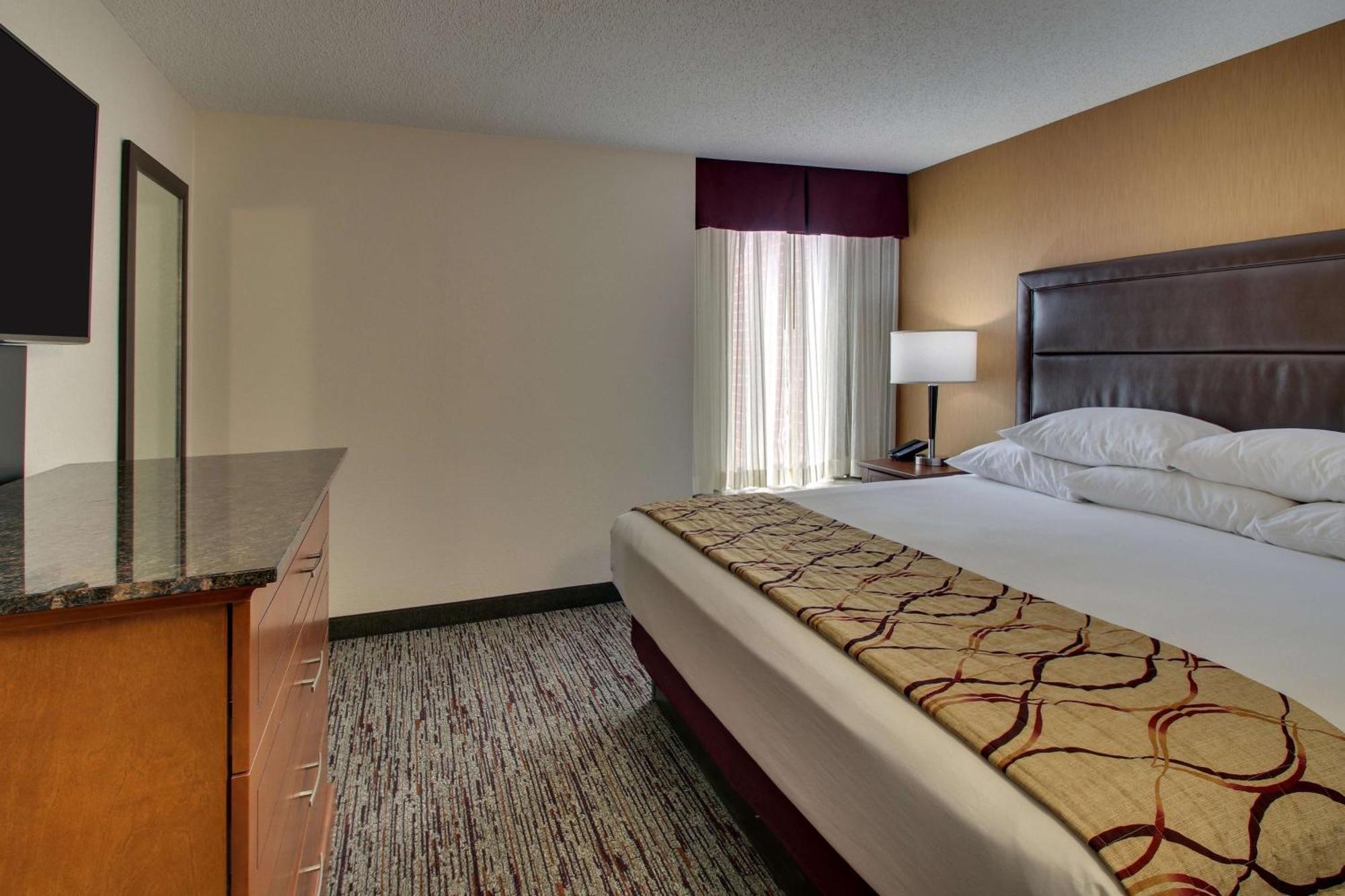 Drury Inn & Suites Боулинг Грийн Екстериор снимка