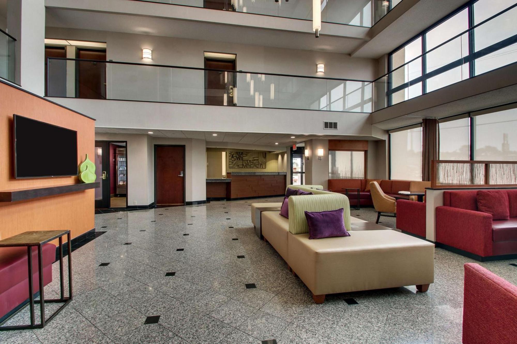 Drury Inn & Suites Боулинг Грийн Екстериор снимка